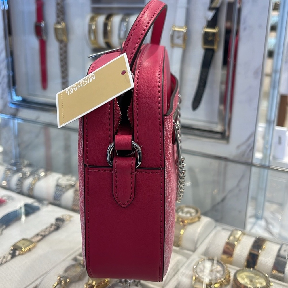 Michael Kors Jet Set Item Lg Ombré EW Signature ZP Chain XBody Logo 
Dragonfruit - Picture 8 of 16
